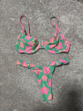 Kulani Kinis Bikini Set Small Floral Thong Underwire Green Pink